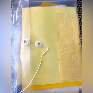 The yellow art paper bundle